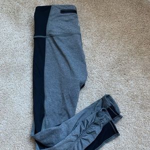 Lulu lemon leggings/ high waisted/ zipper pocket in back